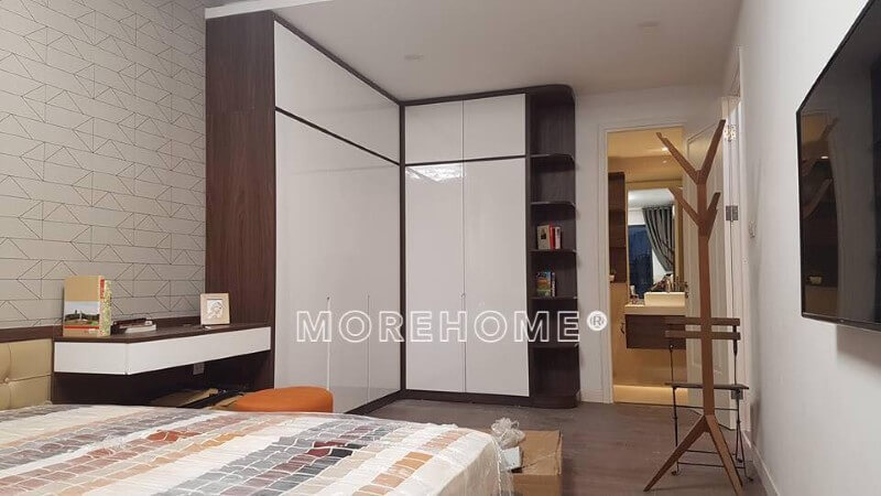 Sản phẩm tủ quần áo chữ L hiện đại 3 buồng được Morehome thi công lắp đặt hoàn thiện tại chung cư imperia sky garden minh khai, hai bà trưng, hà nội Thi công nội thất chung cư tại Hà Nội